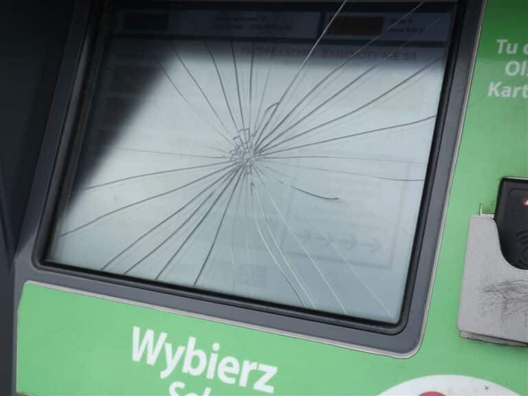 Wandale obrali sobie za cel olsztyńskie biletomaty