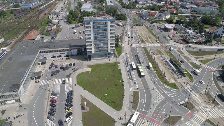 Busy parkują przy Przemysłowej