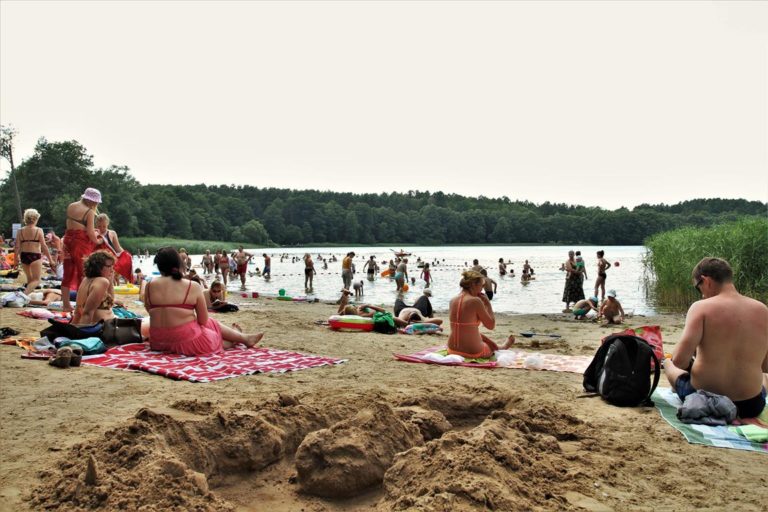 Woda w jeziorach tak ciepła, jak w środku lata