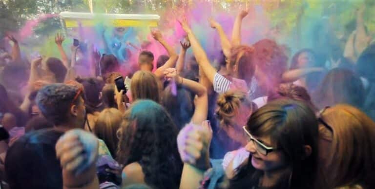 Kolor Fest, czyli Dzień Kolor&oacute;w w Olsztynie [WIDEO]