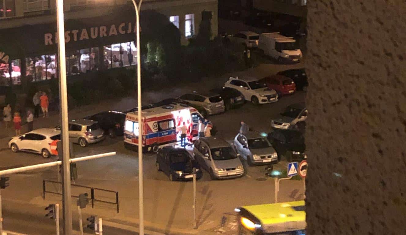 Rzecznik olsztyńskiej policji zaatakowany szklaną butelką. Ma pękniętą podstawę czaszki