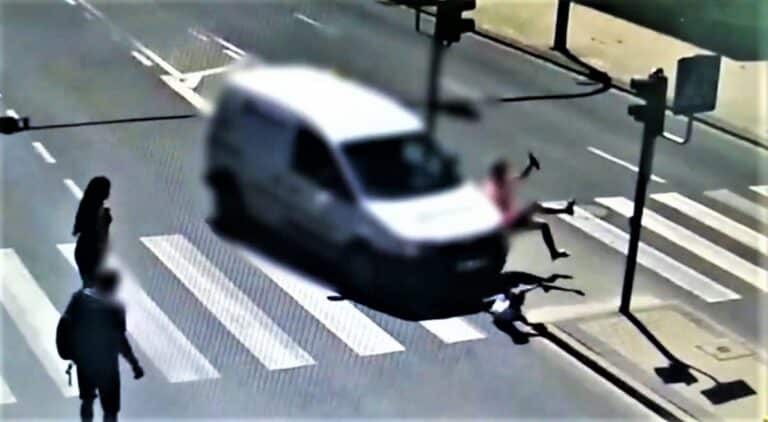 5-letnie dziecko wraz z matką potrąceni na pasach w Olsztynie [WIDEO]