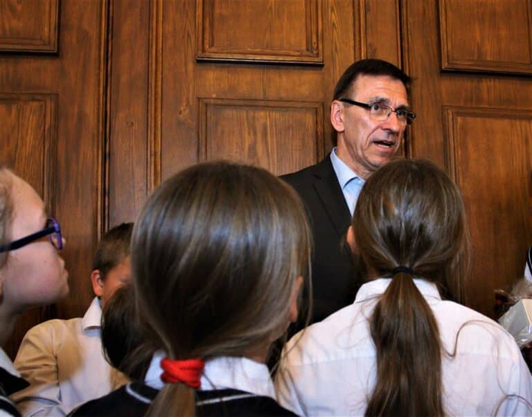 Prezydent Grzymowicz oszukał Marsz R&oacute;wności? Organizatorzy zostali &bdquo;ograni jak dzieci&rdquo;