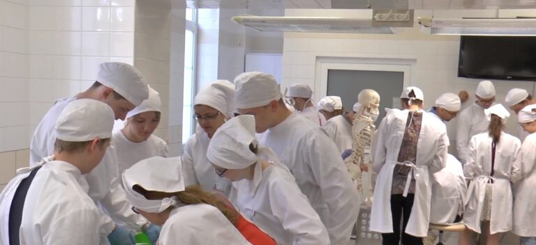 Studenci UWM uczyli się na zwłokach nauczycieli. Dziś ich pożegnali