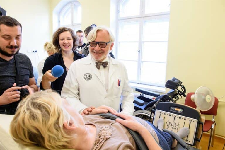 W olsztyńskim &bdquo;Budziku&rdquo; wybudzili się kolejni pacjenci. Klinika rozbudowuje się