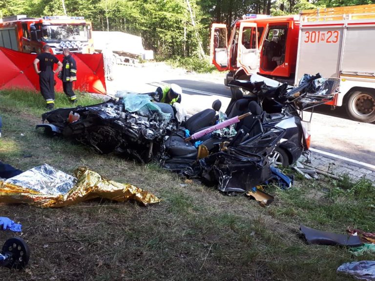 Dwie osoby zginęły w wypadku na dk 16