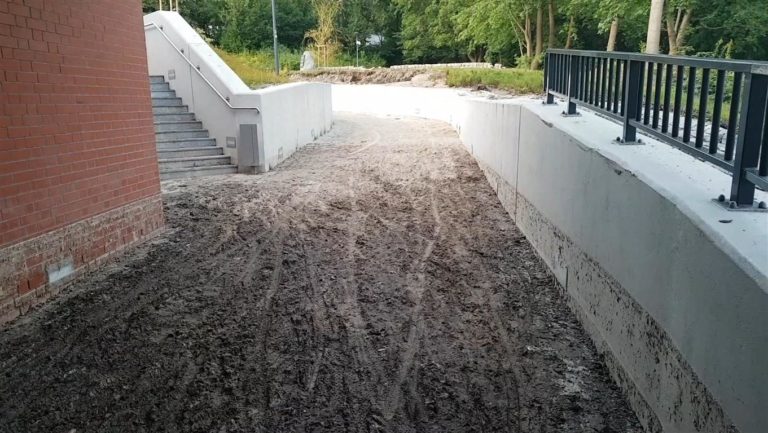 Lawina błota zeszła w Parku Centralnym [WIDEO]