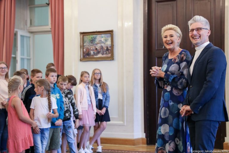 Uczestnicy kolonii organizowanych przez Caritas Archidiecezji Warmińskiej spotkali się z pierwszą damą