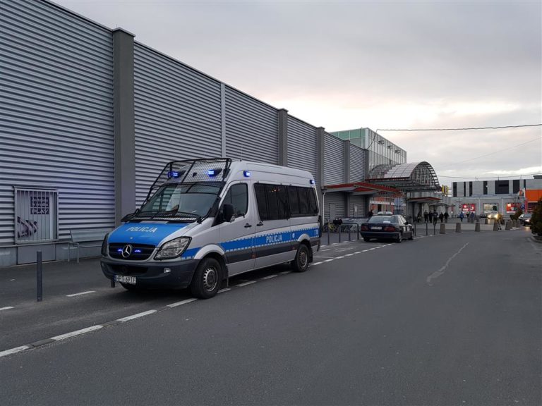 Dwa dni temu wyszedł z więzienia. Zaoferował sprzedaż kradzionej koszulki… policjantowi po służbie