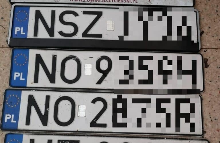 Podczas sobotniej ulewy zgubiłeś tablicę rejestracyjną? Sprawdź, czy jest już do odbioru