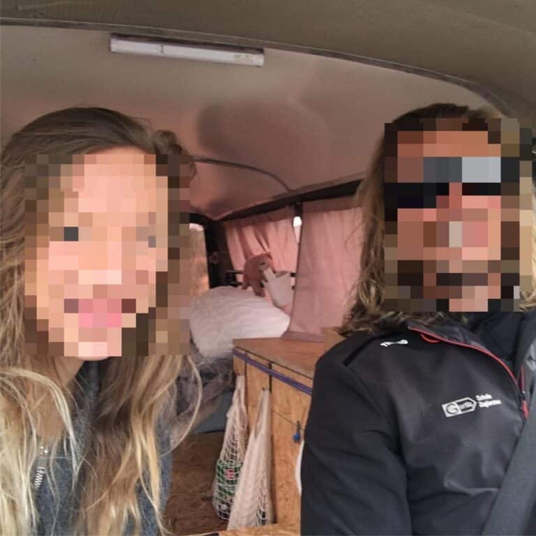 Tak wygląda 27-letnia Ewa z  Łodzi, kt&oacute;ra płynęła motor&oacute;wką z Piotrem Woźniak-Starak. Zdjęcia z Instagrama i Facebooka