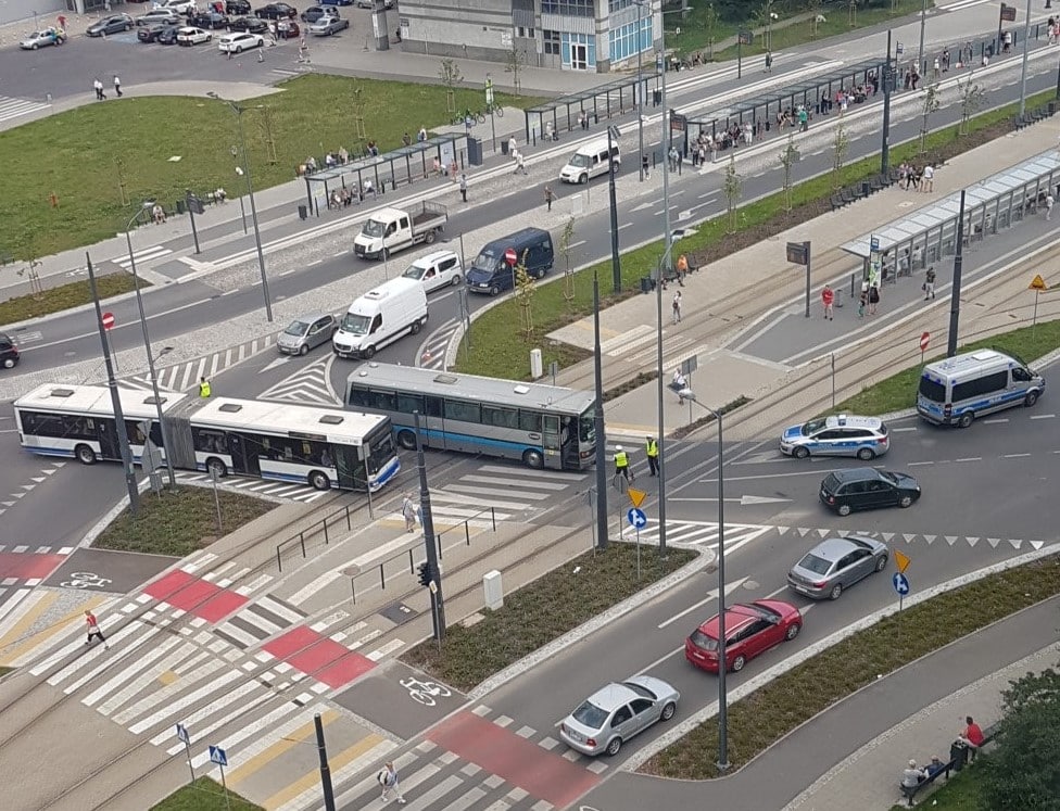 Autobus potrącił kobietę koło dworca w Olsztynie [FOTO]