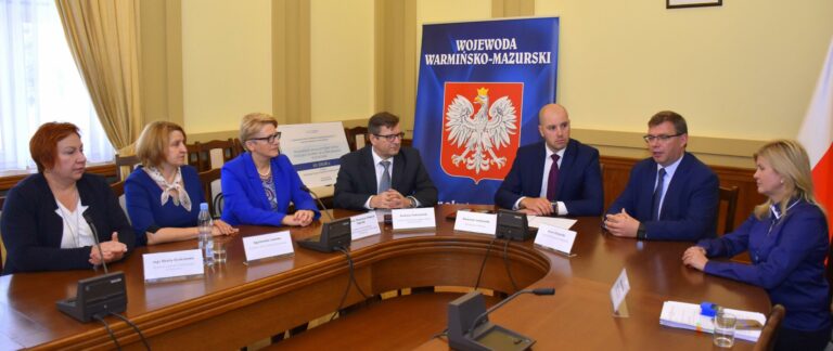 Ponad p&oacute;ł miliona na oddział hematoonkologii dziecięcej w Olsztynie i nowe ambulanse