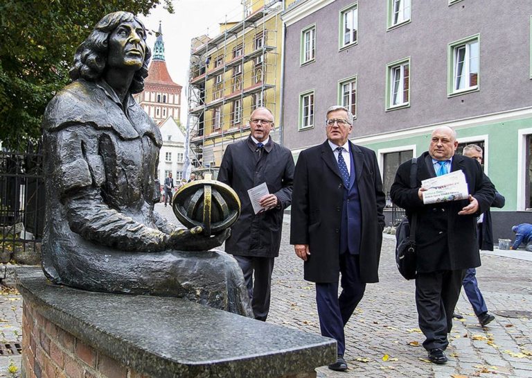 Bronisław Komorowski w Olsztynie krytykuje Lecha Wałęsę [FOTO]