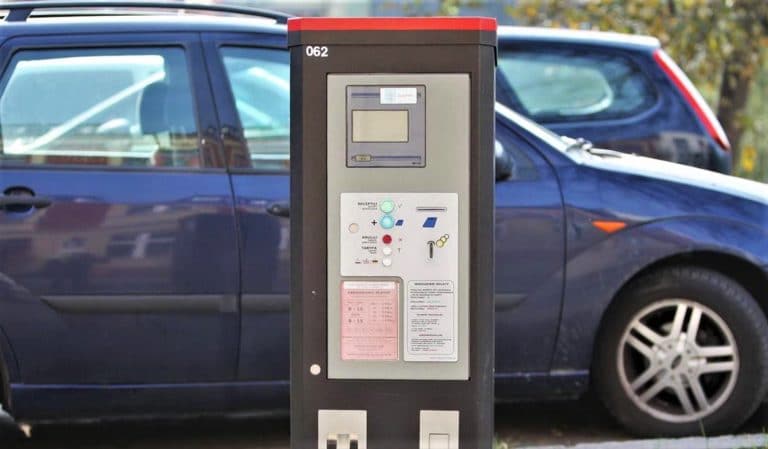 Giżycko wprowadza całoroczną i sezonową strefę płatnego parkowania