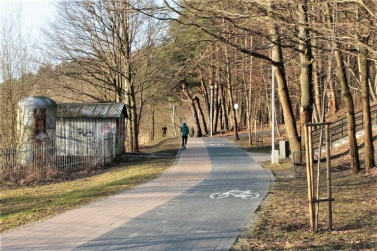 Zmiana organizacji ruchu przy jeziorze Długim dla pieszych i rowerzyst&oacute;w