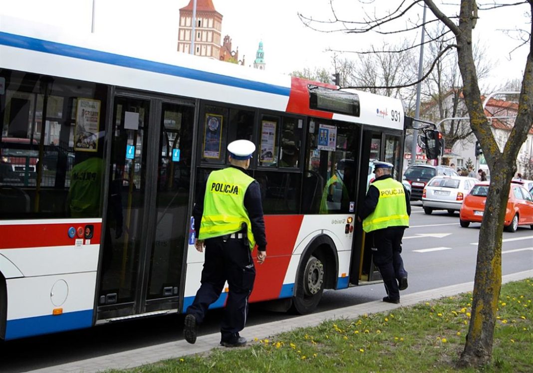 Policja wyjaśnia okoliczności śmierci pasażera miejskiego autobusu w Olsztynie