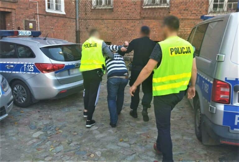 Nożem kuchennym kilkukrotnie ranił byłą partnerkę. Wszystko widziały jej dzieci