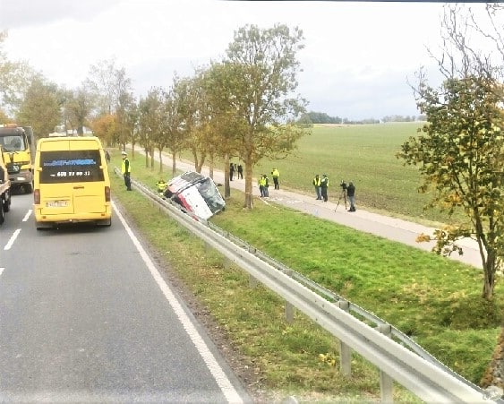 Po wypadku autobusu 18 osób trafiło do szpitali [FOTO]