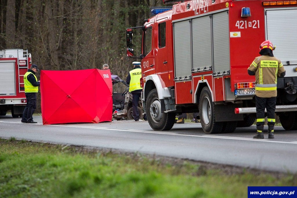 Śmiertelny wypadek. Kierująca Daewoo Tico uderzyła w latarnię