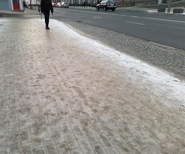 IMGW ostrzega przed opadami marznącymi