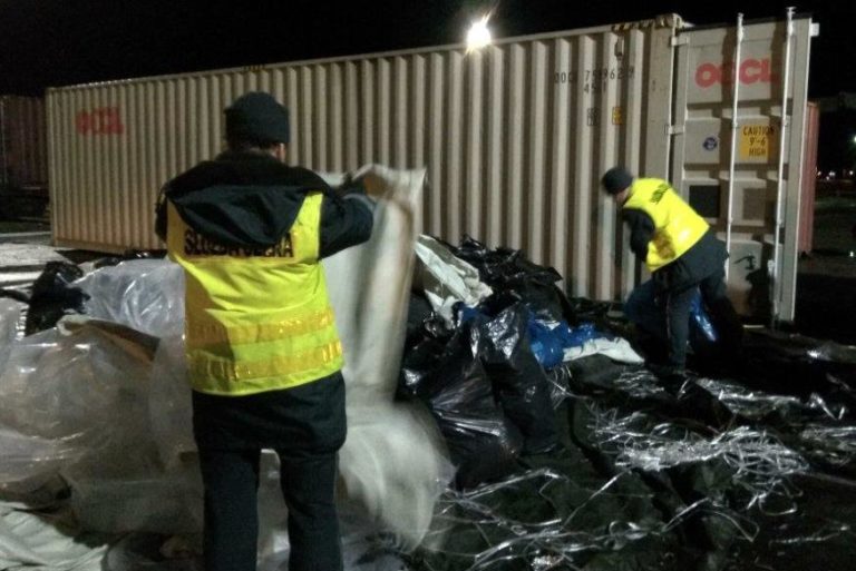 Udaremniono przemyt ubrań wartych 3 mln zł