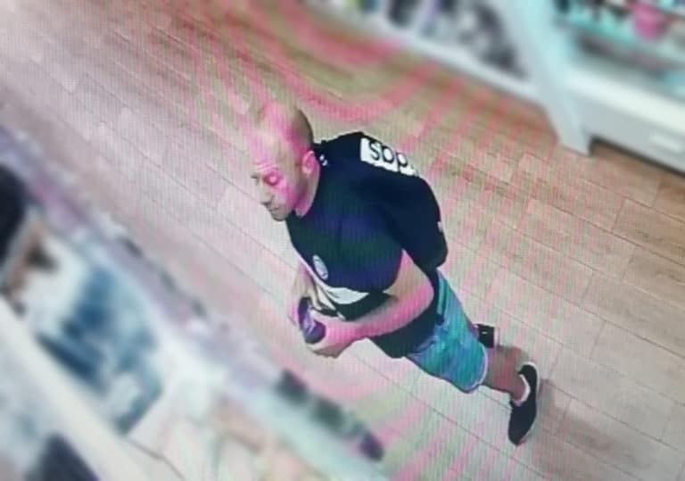 Chciał szpanować perfumami, ale nie było go stać? Plaga kradzieży w olsztyńskich drogeriach