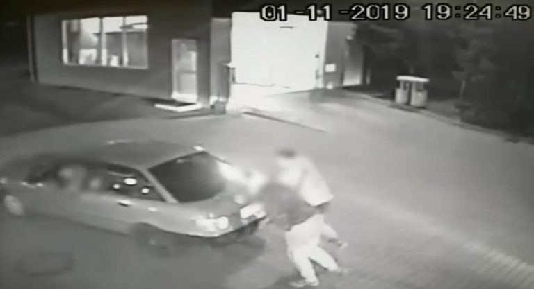 Niesprawnym audi uciekli ze stacji benzynowej. 25-latek zatankował za 25 zł i nie zapłacił