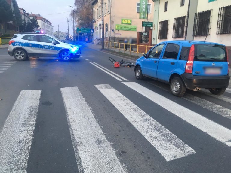 Wypadek na przejściu dla pieszych.&nbsp;Potrącono osobę prowadzącą rower