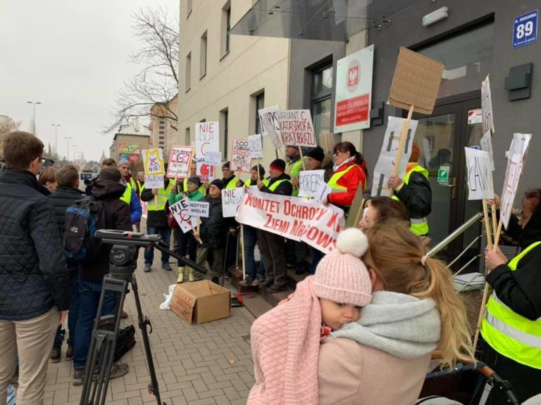 Mieszkańcy Mazur protestują przeciw jednemu z wariantów przebiegu S16