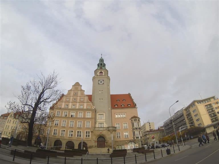 Olsztyn przeciwko przemocy wobec kobiet. Ratuszowa wieża będzie podświetlona