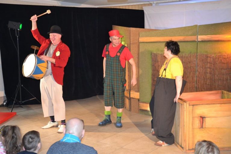 Olsztyński Teatr Lalek w areszcie dał przedstawienie dla osadzonych ich dzieci