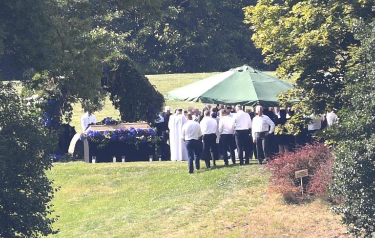 Policja w Giżycku potrzebuje więcej czasu ws. grobu Piotra Woźniaka-Staraka