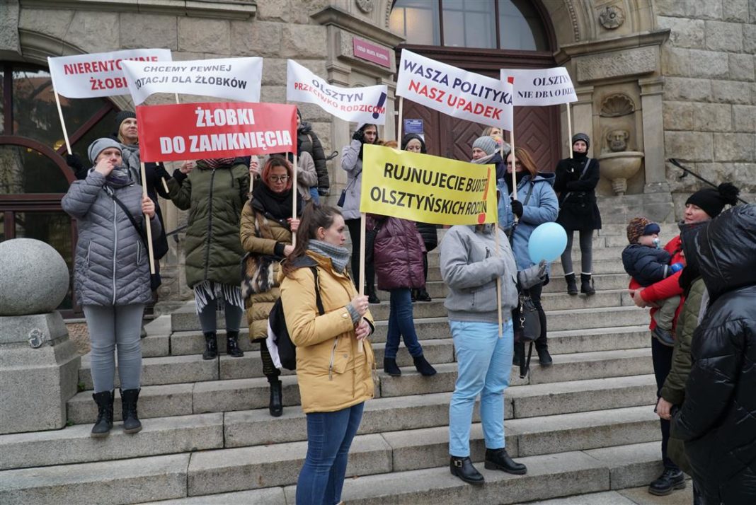 Protest pod ratuszem. „Olsztyn nie dba o dzieci”