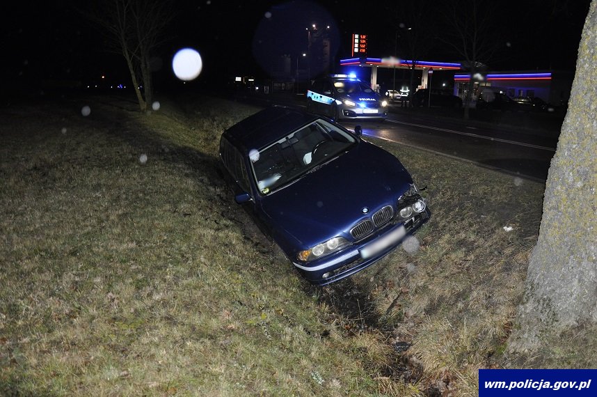 19-letni kierowca BMW nie ustąpił pierwszeństwa. Z obrażeniami kręgosłupa trafił do szpitala