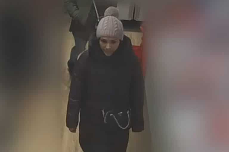 Ta pani lubi wkładać ręce do kieszeni innych. Olsztyńska policja szuka kieszonkowca