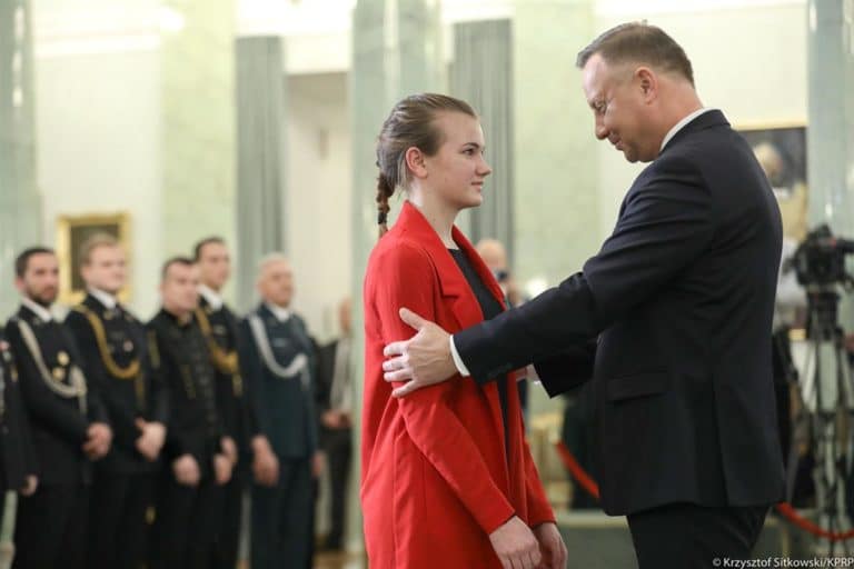 Prezydent wręczył odznaczenia bohaterom ratującym ludzkie życie. Są dwie osoby z naszego regionu