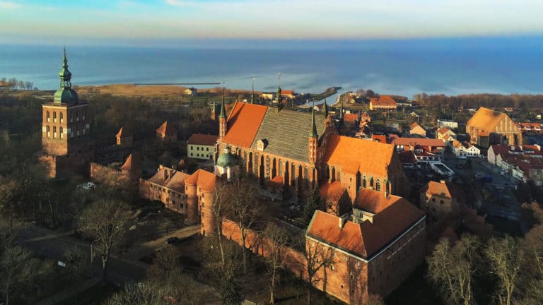 Kilkaset zabytk&oacute;w odkryli archeolodzy na wzg&oacute;rzu katedralnym we Fromborku