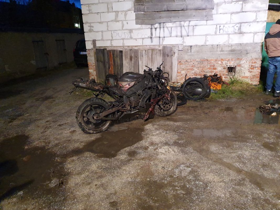 Spłonęły trzy motocykle przechowywane w garażu
