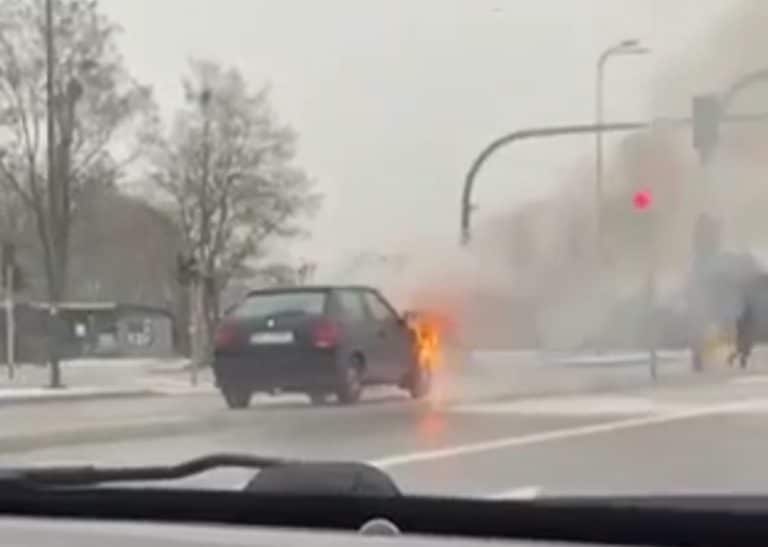 Pożar samochodu osobowego na ul. Leonharda