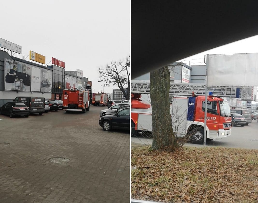 Akcja straży pożarnej w sklepie meblowym na ul. Pstrowskiego