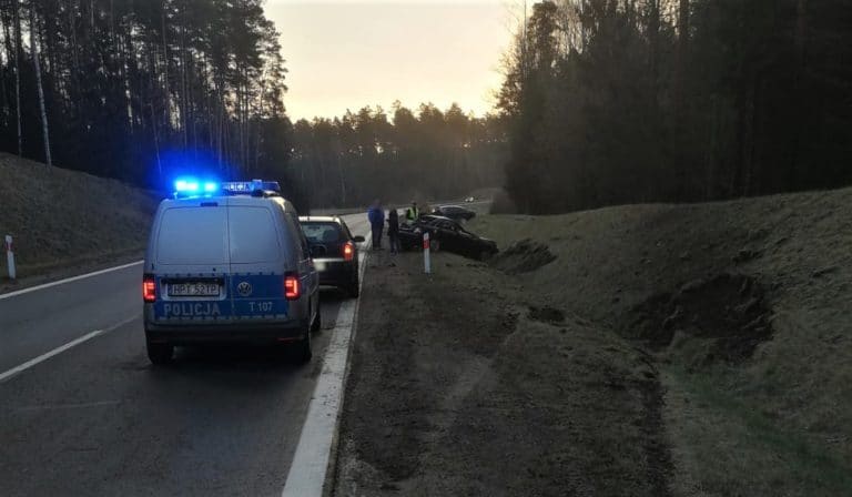 Stracił panowanie nad pojazdem i zjechał do przydrożnego rowu