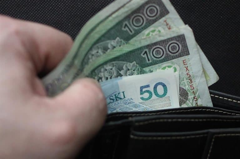 GUS: przeciętne miesięczne wynagrodzenie w pierwszych trzech kwartałach powyżej 5,6 tys. zł