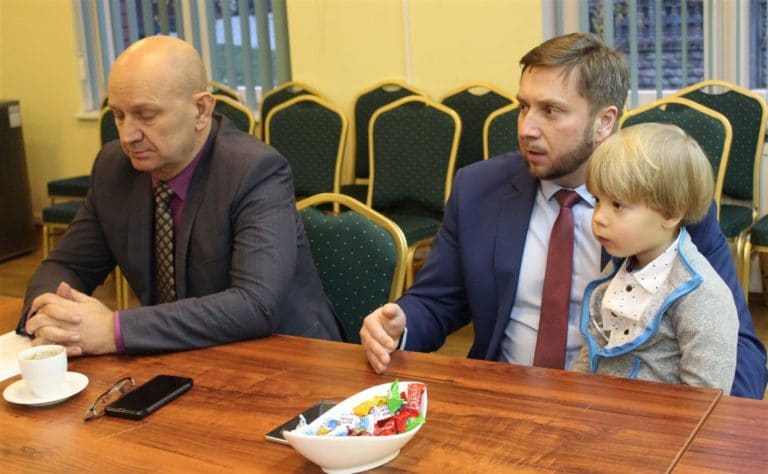 W Olsztynie zabrali dotację dla żłobk&oacute;w, a w Dywitach rusza wsparcie finansowe dla rodzin