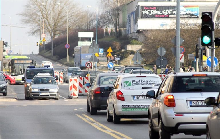 Uwaga na ogromne korki w centrum Olsztyna. Rozpoczyna się remont