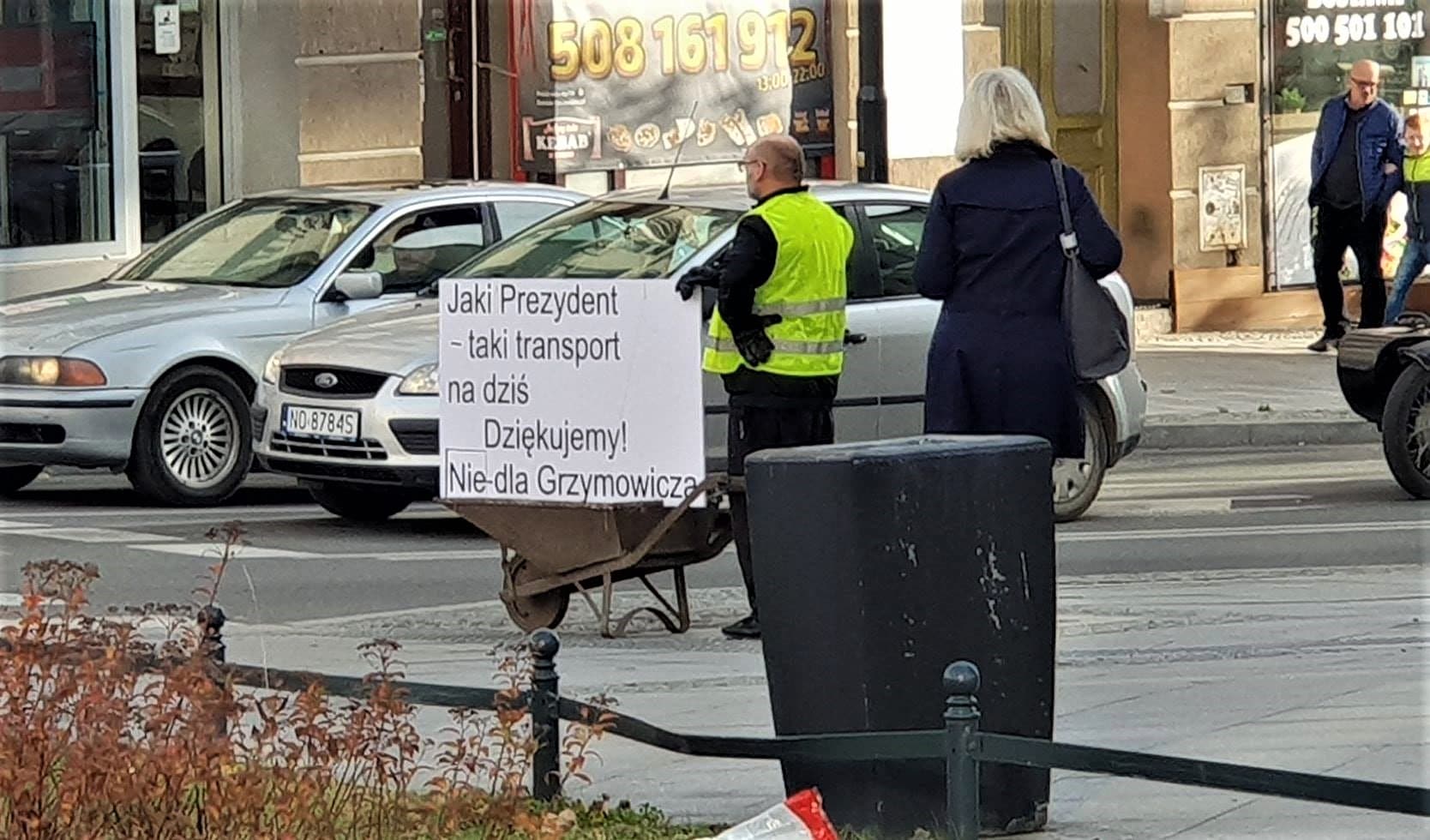 Prezydent Grzymowicz ściga internautę. Chodzi o groźby karalne