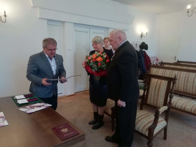 Pół wieku przeżyli we wspólnym związku małżeńskim. Dochowali się czworo dzieci i siedmioro wnucząt