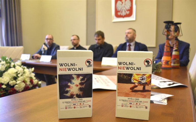 Olsztyn/ Zbi&oacute;rka pieniędzy na pomoc ofiarom handlu ludźmi w Afryce