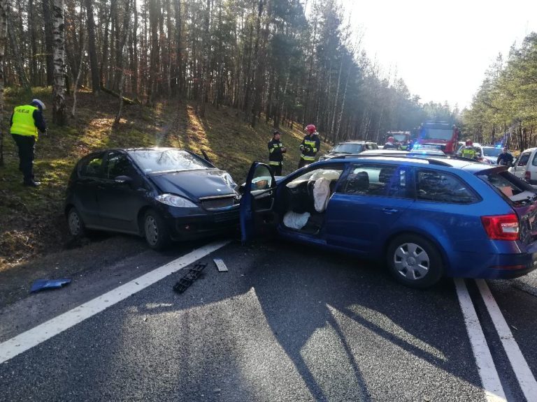 Po wypadku zablokowana DK 16. Zderzyły się trzy auta
