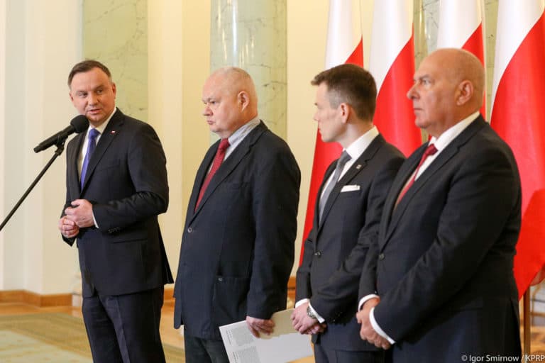 Prezydent zwr&oacute;cił się do bank&oacute;w o umożliwienie zawieszenia spłat kredyt&oacute;w dla os&oacute;b fizycznych i firm